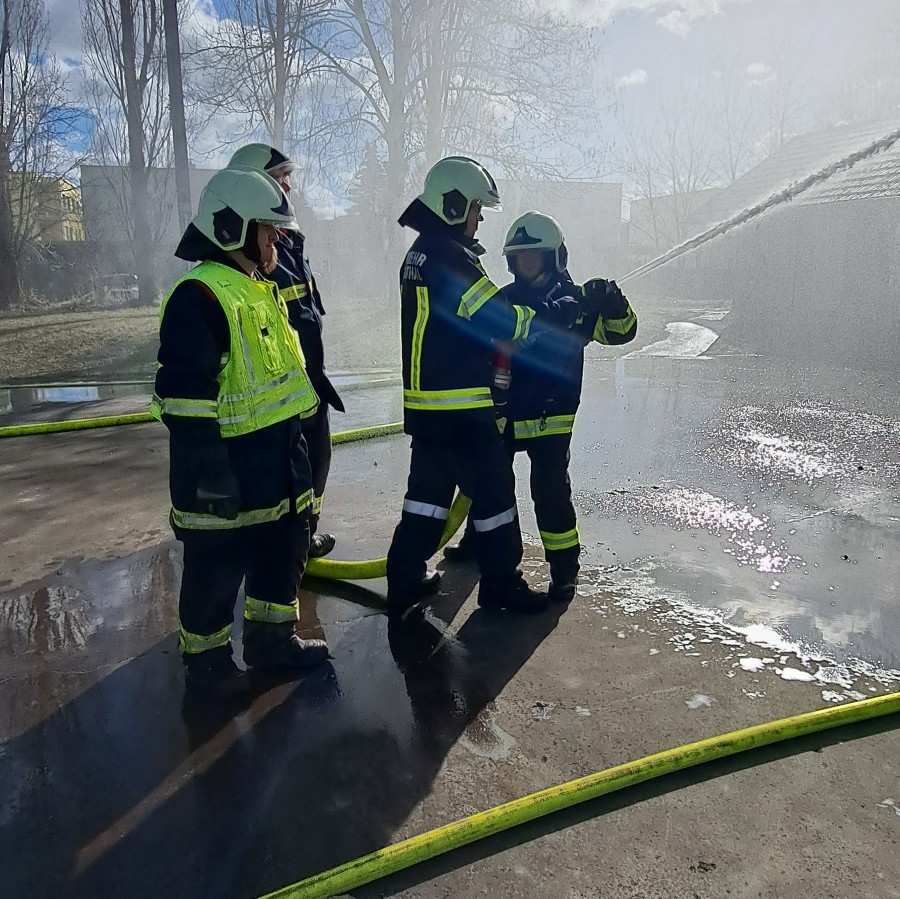 FF Auggenthal Übung B-Strahlrohr mit Stützkrümmer
