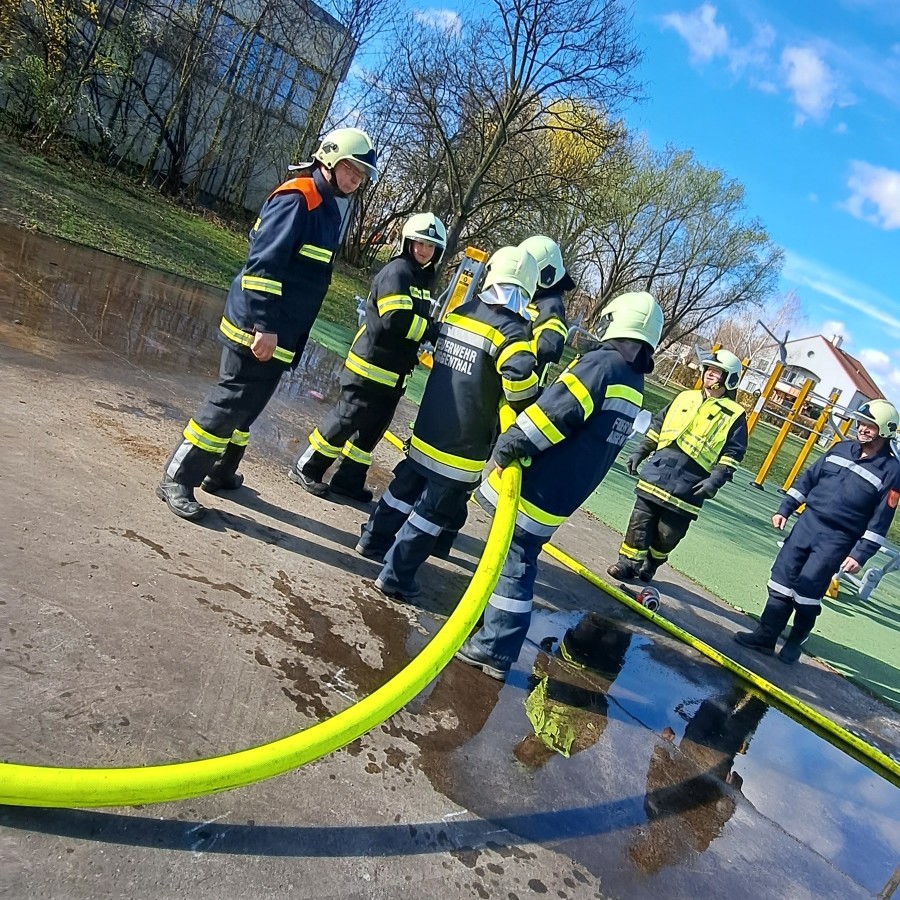 FF Auggenthal Übung B-Mehrzweckstrahlrohr
