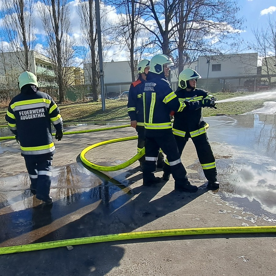 FF Auggenthal Übung C-Mehrzweckstrahlrohr